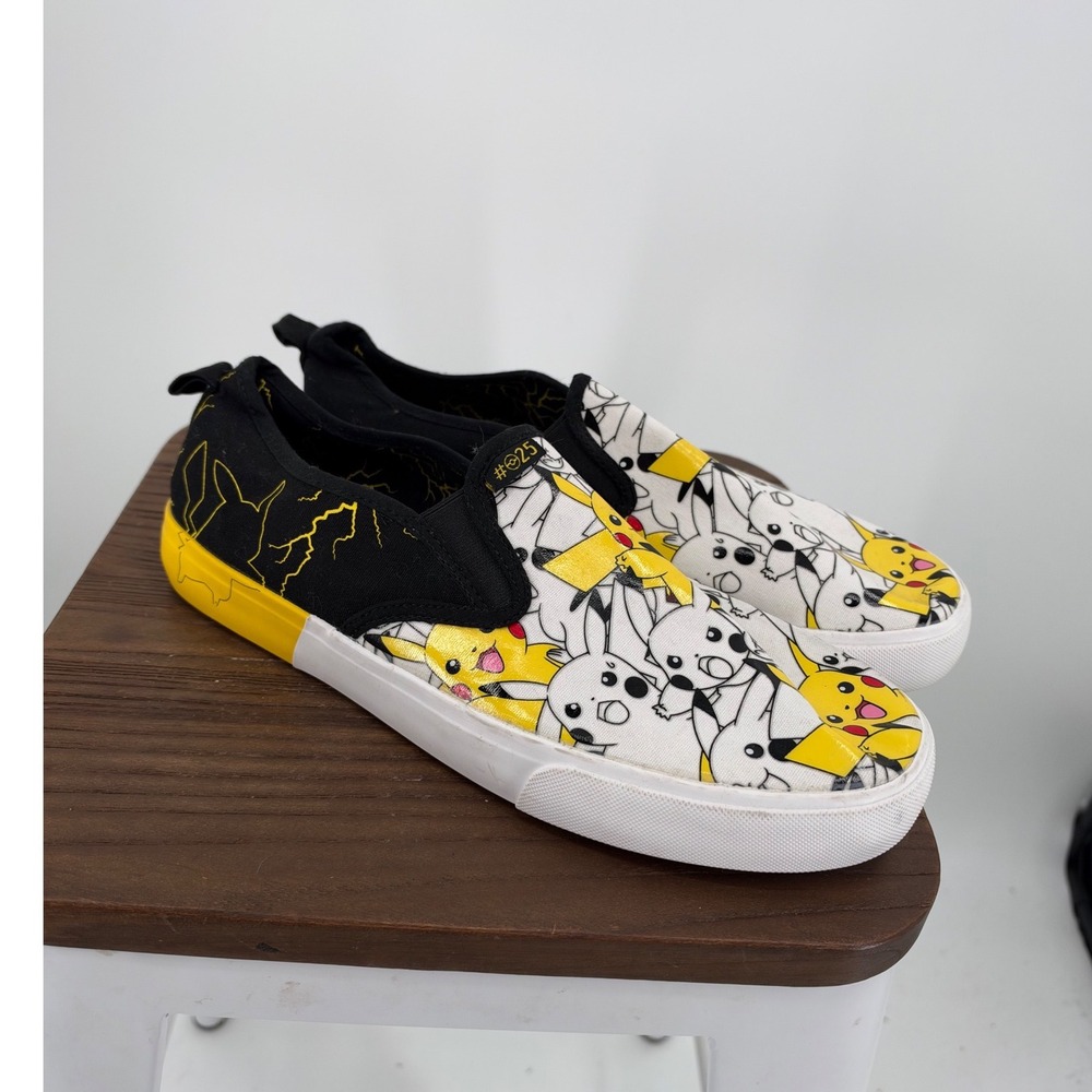 Ground Up Pokémon Pikachu #025 Slip-On Canvas Sneakers Men's 11 Black Lightning
